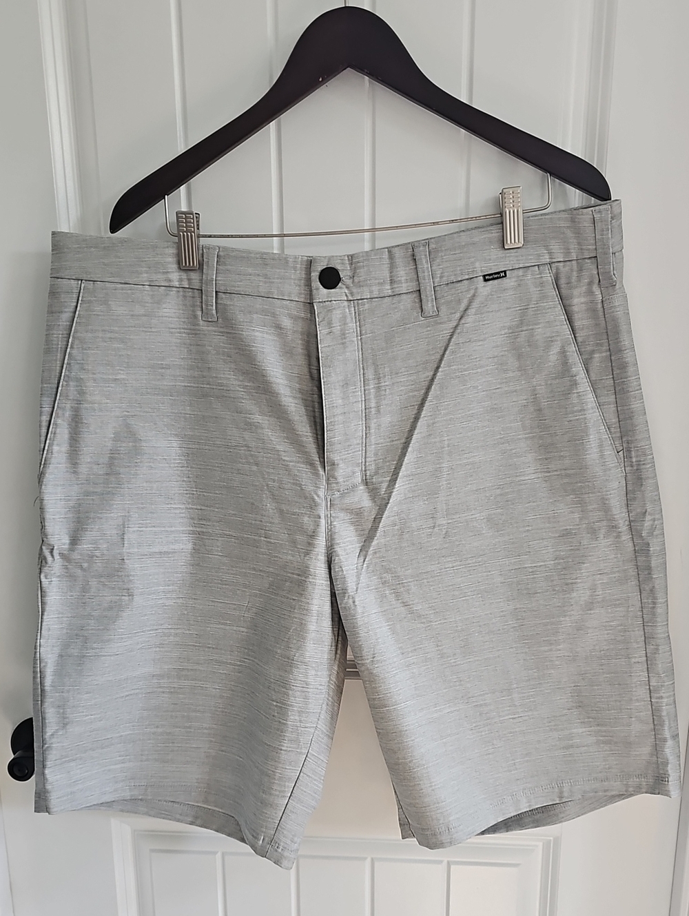 Hurley Light Gray Flat-Front Men's Shorts, Size 38